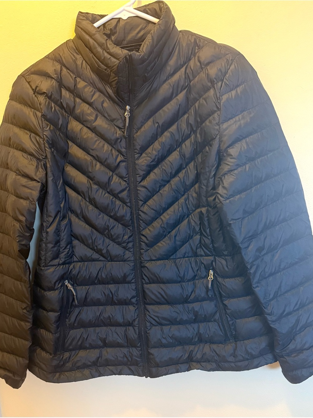 Womenβs Lightweight Quilted 32 Degree Heat Jacket - MED Black